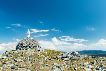 Obraz premium Statue of the Virgin Mary on Minaun Heights, Achill Island, County Mayo, Ireland. Rocky mountain summit with sweeping Atlantic views on the Wild Atlantic Way.