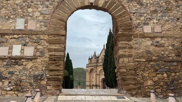 Entrada a la Alcazaba de Antequera por el Arco de los Gigantes