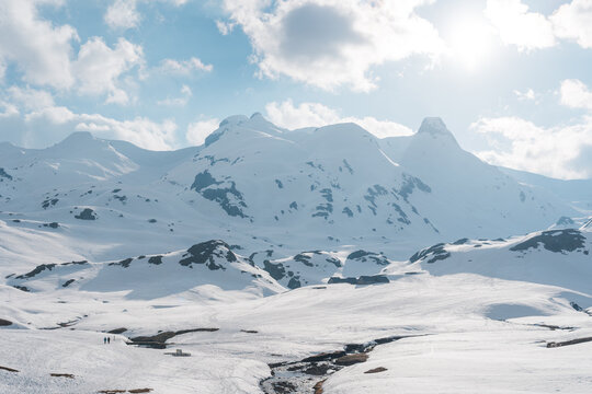 Ruta con raquetas de nieve en Portalet, Formigal, Pirineos de Arag&oacute;n.