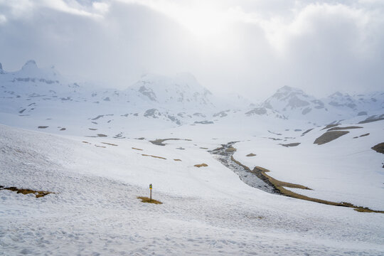 Ruta con raquetas de nieve en Portalet, Formigal, Pirineos de Arag&oacute;n.