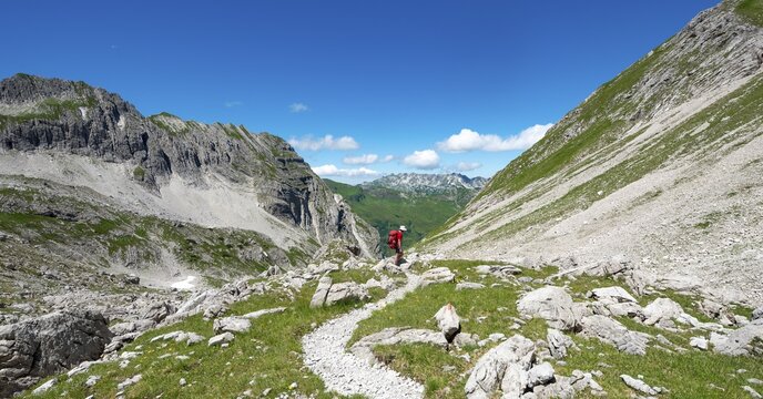 Hiker on hiking trail from Hochvogel to Prinz Luitpold Haus, Berg&auml;chtle, Allg&auml;uer Hochalpen, Allg&auml;u, Bavaria, Germany