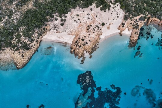 cala soraya nell arcipelago di la maddalena, sardegna.