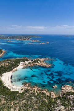 La bellisima spiaggia rosa di budelli, sardegna.