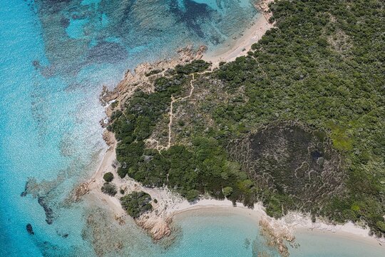 Le Acque cristalline del porto della Madonna nell' arcipelago di la Maddalena, Sardegna.