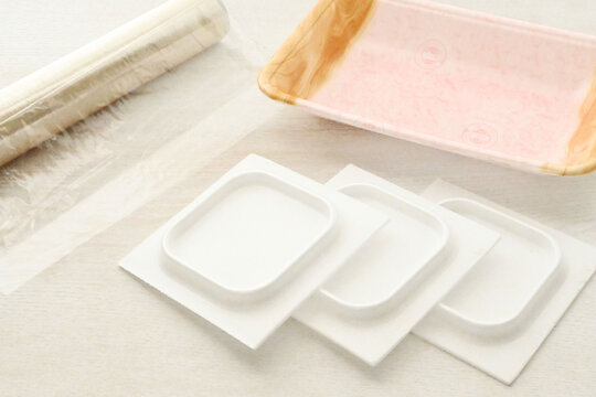 ナフサ由来プラスチック製品の白背景イメージ素材