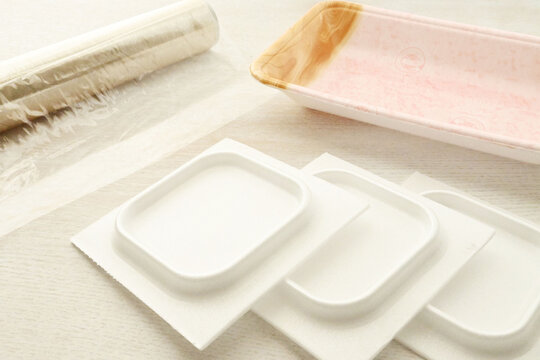 ナフサ由来プラスチック製品の白背景イメージ素材