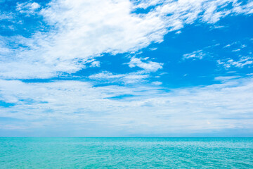 Fototapeta premium Tropical Nature clear sky and summer sea water under a clear blue sky with beautiful clouds and bright sunlight. Perfect for summer vacation and travel background 
