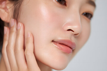 Obraz premium ハリとツヤのある健康的な肌の日本人女性（ナチュラルビューティー）