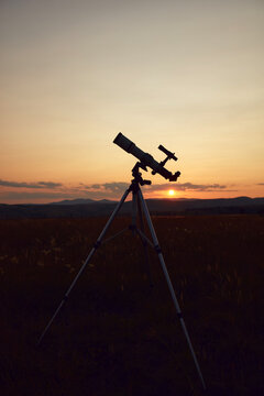 Amateur astronomy telescope for observing stars, planets, Milky Way, Moon and other celestial objects.
