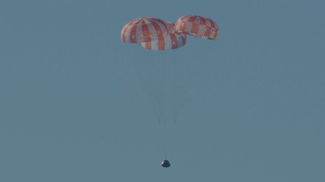 Space capsule during its final atmospheric descent in 4K.