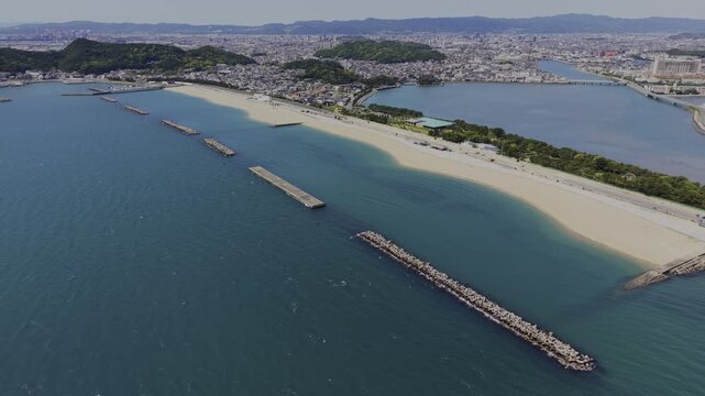 和歌に詠われた景勝地・和歌の浦「片男波海水浴場の空撮」和歌山県和歌山市 Aerial View of Kataonami Beach, Scenic Wakanoura Heritage Site, Wakayama City