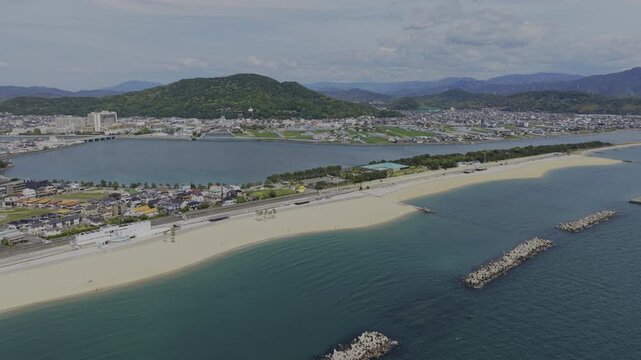 和歌に詠われた景勝地・和歌の浦「片男波海水浴場の空撮」和歌山県和歌山市 Aerial View of Kataonami Beach, Scenic Wakanoura Heritage Site, Wakayama City