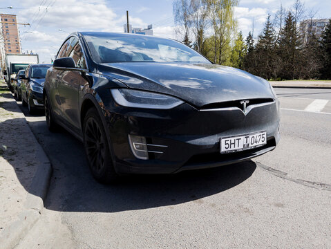  black Tesla Model X premium electric crossover