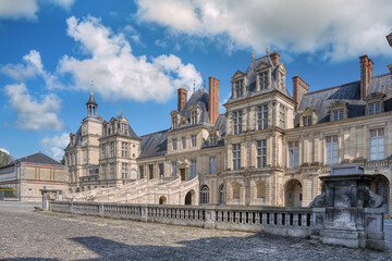 Fototapeta premium The Palace of Fontainebleau, in French Château de Fontainebleau, is one of the largest French royal palaces. It is located in the town of Fontainebleau, in the Seine-et-Marne department.