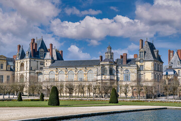 Fototapeta premium The Palace of Fontainebleau, in French Château de Fontainebleau, is one of the largest French royal palaces. It is located in the town of Fontainebleau, in the Seine-et-Marne department.