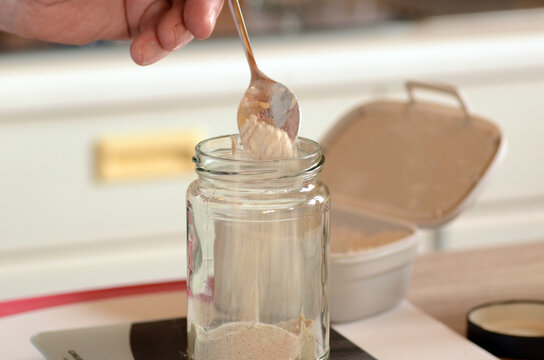 Sauerteig f&uuml;ttern
