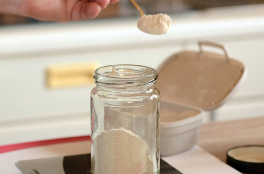 Sauerteig f&uuml;ttern