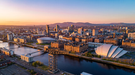 Obraz premium Panoramic aerial view of Glasgow city skyline at sunset with the River Clyde flowing through.
