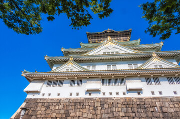 Obraz premium view of the ornate architectural details of Osaka Castle keep, Osaka Castle Park in Chuo-ku, Osaka City, Osaka, Japan