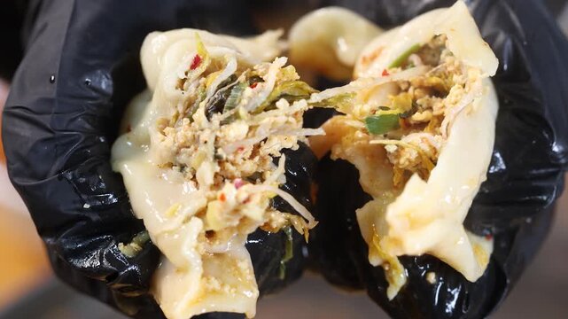 Hand-opening dumpling hot pot