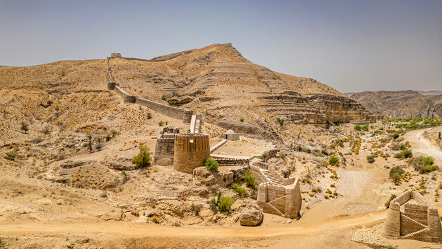 Explore the historical Ranikot fort located in the Sindh region of Pakistan, a significant site in the Manjhand area