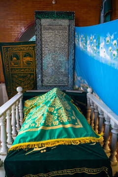 Visit to the Mauolseum of Hakim Sanai in Ghazni Afghanistan showcasing a burial site