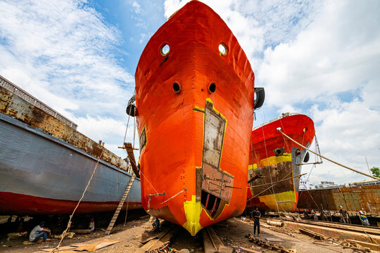 Shipwreck yard in Dhaka shows large ships under repair and workers engaged in various tasks