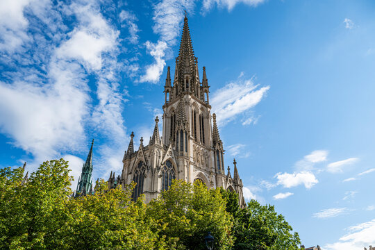 Basilica Saint-Epvre in Nancy showcases Gothic architecture under a blue sky