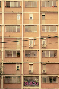 Fachadas de edificios residenciales en Madrid