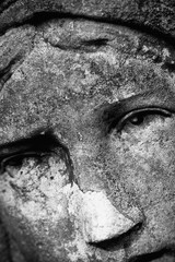 Naklejka premium Close up of Virgin Mary stone statue with emotional expression
