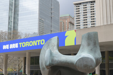 Fototapeta premium Henry Moore's Three Way Piece No.2: Archer and FIFA World Cup 2026 tournament branding or host city dressing at Toronto City Hall