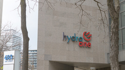 Fototapeta premium exterior wall with sign of Hydro One Networks Inc located at 483 Bay St, Bell Trinity Square, Toronto