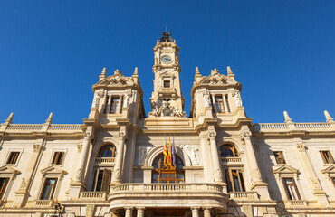 Obraz premium Valencia City Hall stands tall against the blue sky in the heart of Valencia, Spain. This is a historic and iconic landmark.