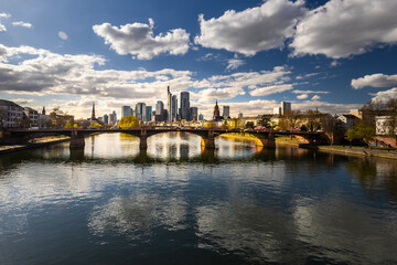 Obraz premium Frankfurt am Main, Blick von der Flößer Brücke