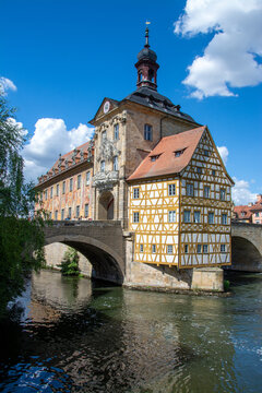 Bamberg ist eine kreisfreie Stadt im bayerischen Regierungsbezirk Oberfranken und die gr&ouml;&szlig;te Mittelstadt Bayerns