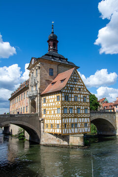 Bamberg ist eine kreisfreie Stadt im bayerischen Regierungsbezirk Oberfranken und die gr&ouml;&szlig;te Mittelstadt Bayerns