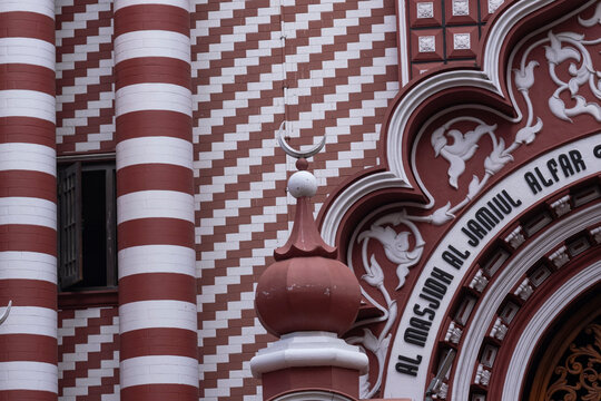 Main entrance of Jami Ul-Alfar Mosque (Red Mosque) in Colombo, Sri Lanka. Historic 1908 architecture in Pettah district.