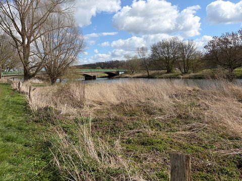 Fr&uuml;hlingslandschaft am Ruhrtalradweg bei Schwerte im Ruhrgebiet	