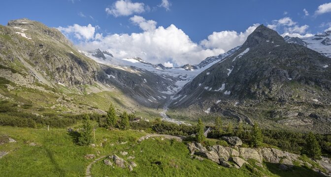 Mountains on the Berliner H&ouml;henweg, Steinmandl mountain peak, Hornkees glacier, Zillertal Alps, Zillertal, Tyrol, Austria