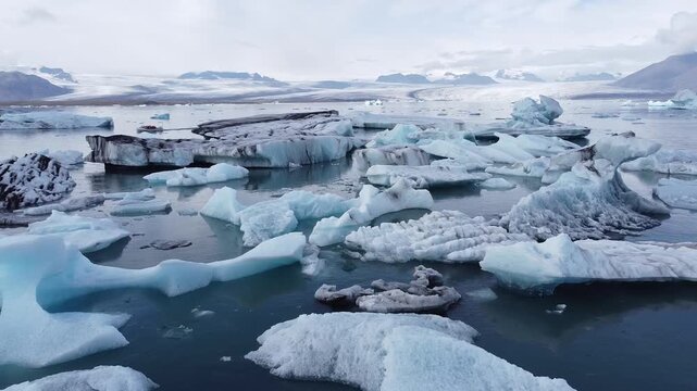 Calls Loch Shot on Iceland J&ouml;kuls&aacute;rl&oacute;n Vatnaj&ouml;kull glacier