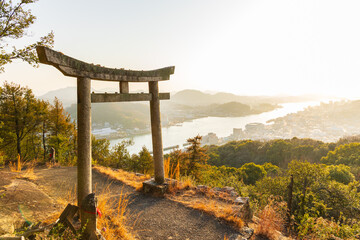 Fototapeta premium 日本の風景 広島県尾道市 浄土山の天空の鳥居