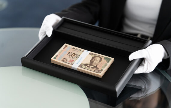 現金を提示する買取サービスのイメージ, Cash Payment for Purchase Service Concept