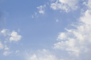 Obraz premium It is a blue sky and white fluffy clouds.