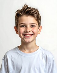 Naklejka premium Smiling young boy in white shirt.