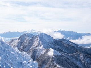 Obraz premium Mount Yatsugatake and Mount Akadake in the Snowy Mountains