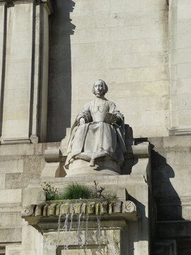 Stone statue of Dulcinea del Toboso on the Monument to Miguel de Cervantes at Plaza de Espana, Madrid, Spain