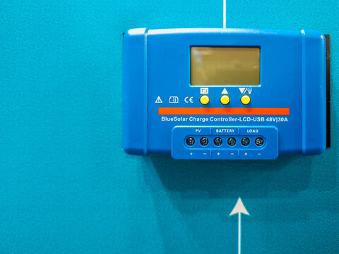 Blue Solar Charge Controller with LCD Display for Renewable Energy Systems 48V 30A