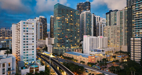 Naklejka premium Miami downtown city skyline at dusk