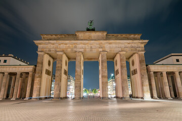 Fototapeta premium The Brandenburg Gate in Berlin at night. Germany
