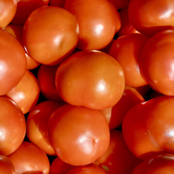Seamless Red Tomato Texture: Fresh Stemless Supermarket Food Background